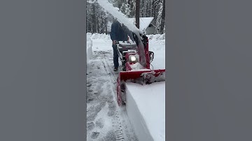 Using our new Honda snowblower hss1332a during a storm #snow #snowblower