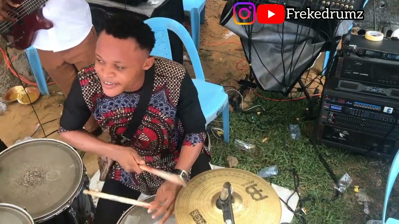 THE DRUMMER & THE BASSIST GAVE THEM A HOT ARIAARIA GROOVE,(A MUST WATCH)