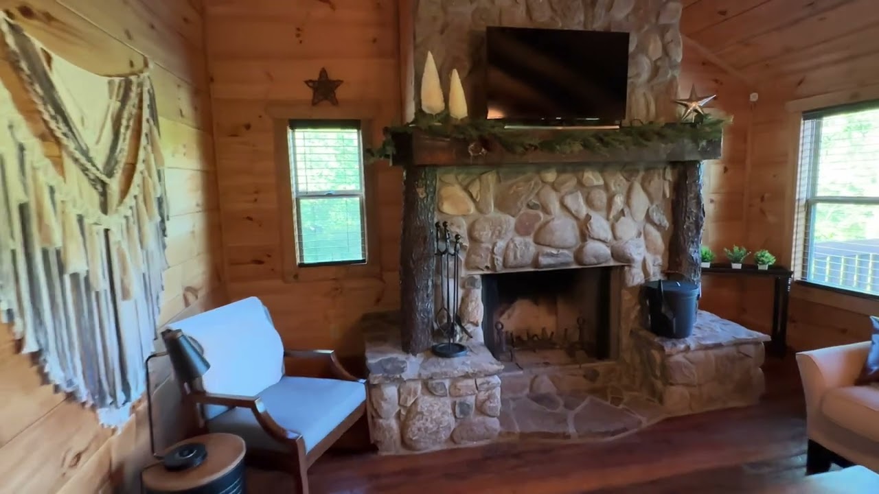 Rustic Mountain Cabin in Murphy, NC - 50 Pin Oak Ridge