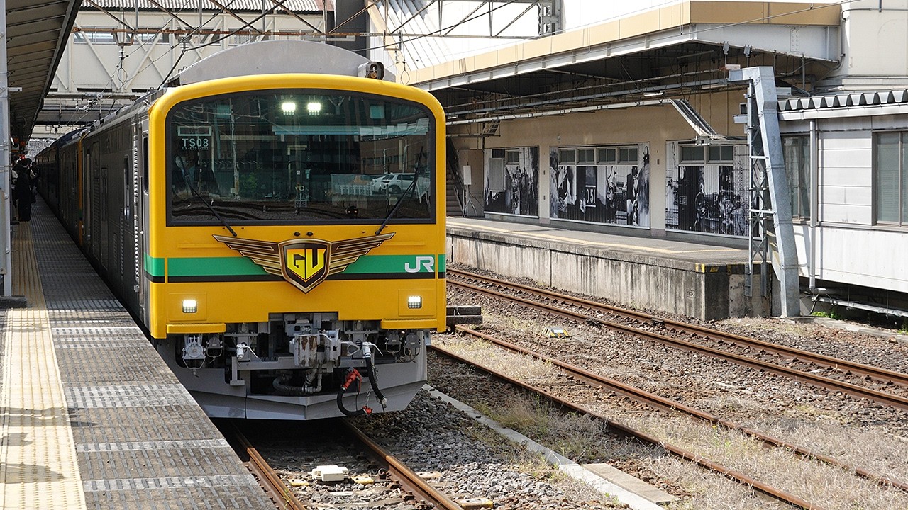 GV レトロぐんま水上 2026年4月25日 高崎駅発車シーン - YouTube