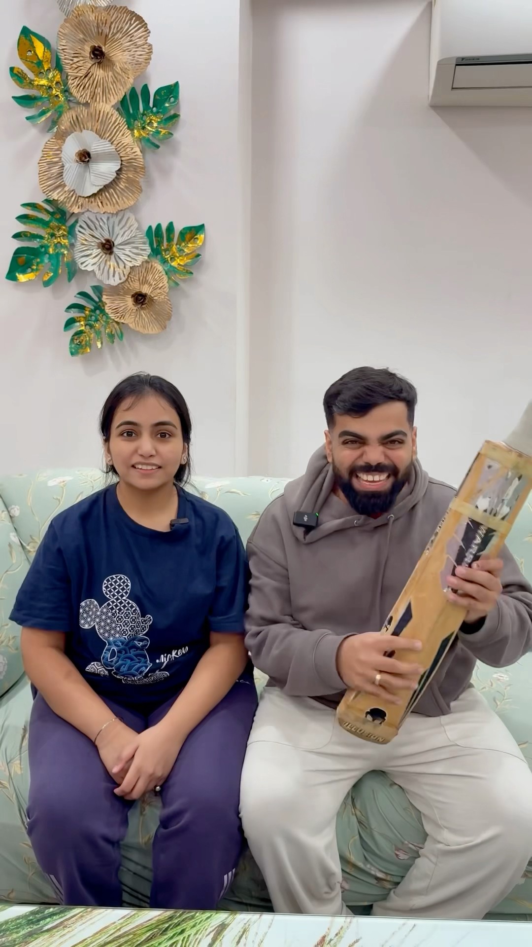 Gaurav ki mummy nai aeroplane say gift bheje #shorts #youtubeshorts #gauravaroravlogs