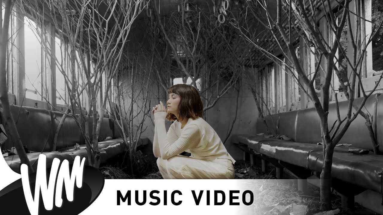 ปกเพลง ความรักสีเทา — PRAEW KANITKUL