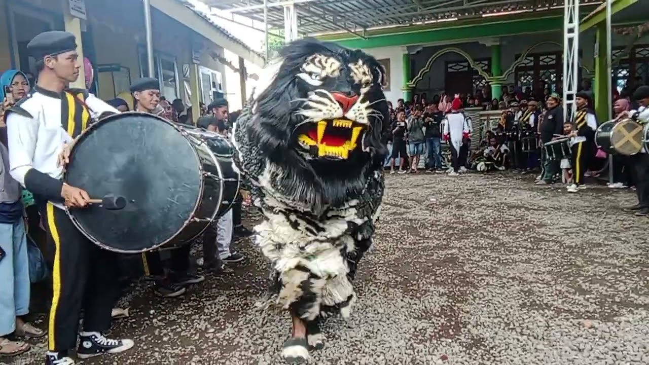 acara imtihanan di yayasan as'adiyah di meriahkan oleh singo raung74