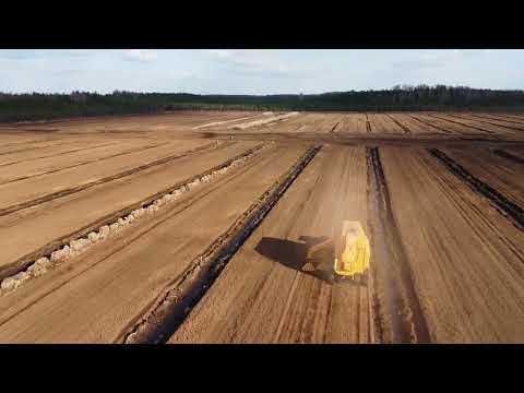 Video: Dobes zemenēm zem agrošķiedras