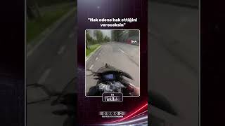 Kirmizi Işikta Geçen Otomobi̇le Cezasini Kendi̇si̇ Verdi̇