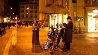 Trumpet player　on the street.　路上のトランペット演奏者