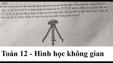 Một chiếc máy đo đạc trắc địa được đặt trên một giá đỡ ba chân. Trọng lực tác dụng lên chiếc máy