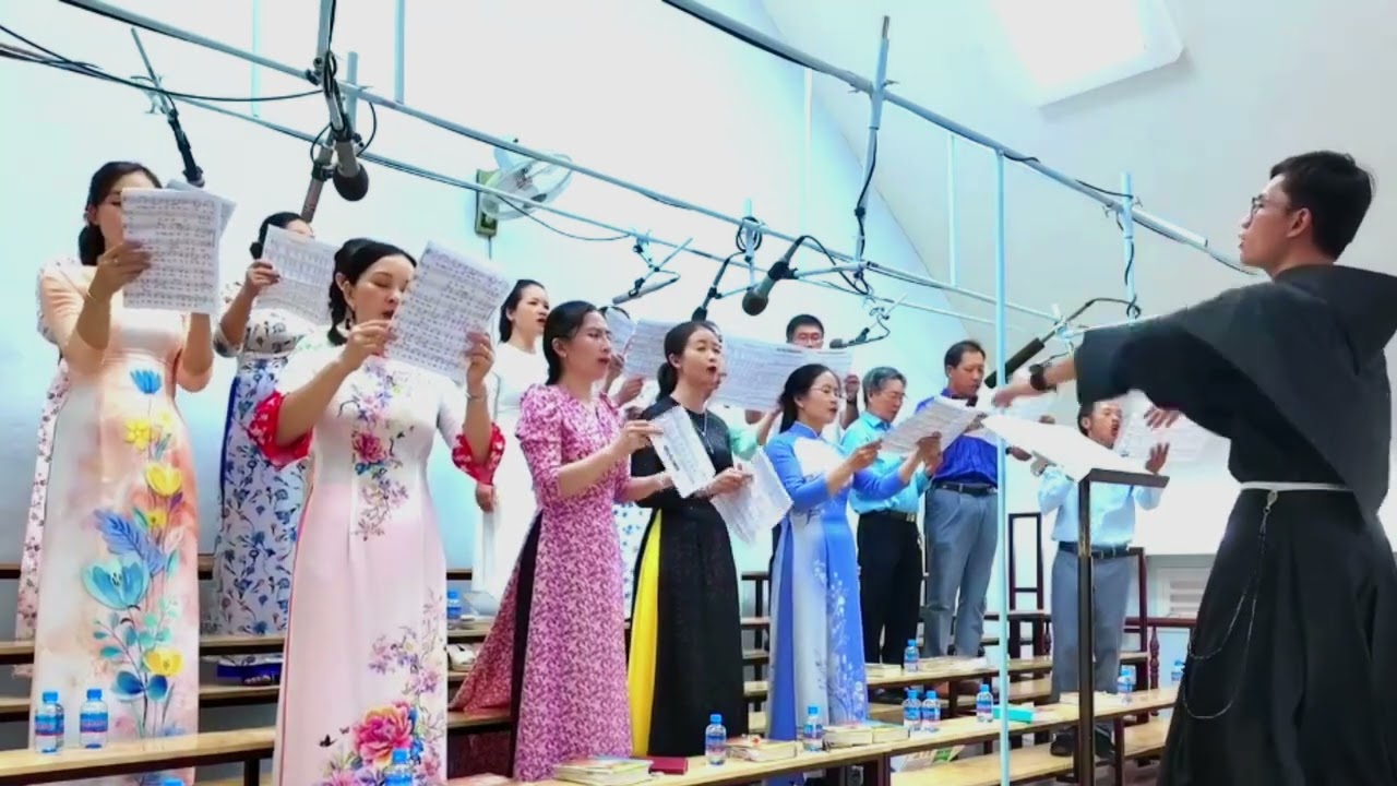 Tại sao ai cũng xúc động khi nghe bài hát này?