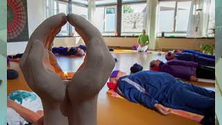 Bodyscan met veiligheidsankers door yoga en mindfulness docent Peter Haima.