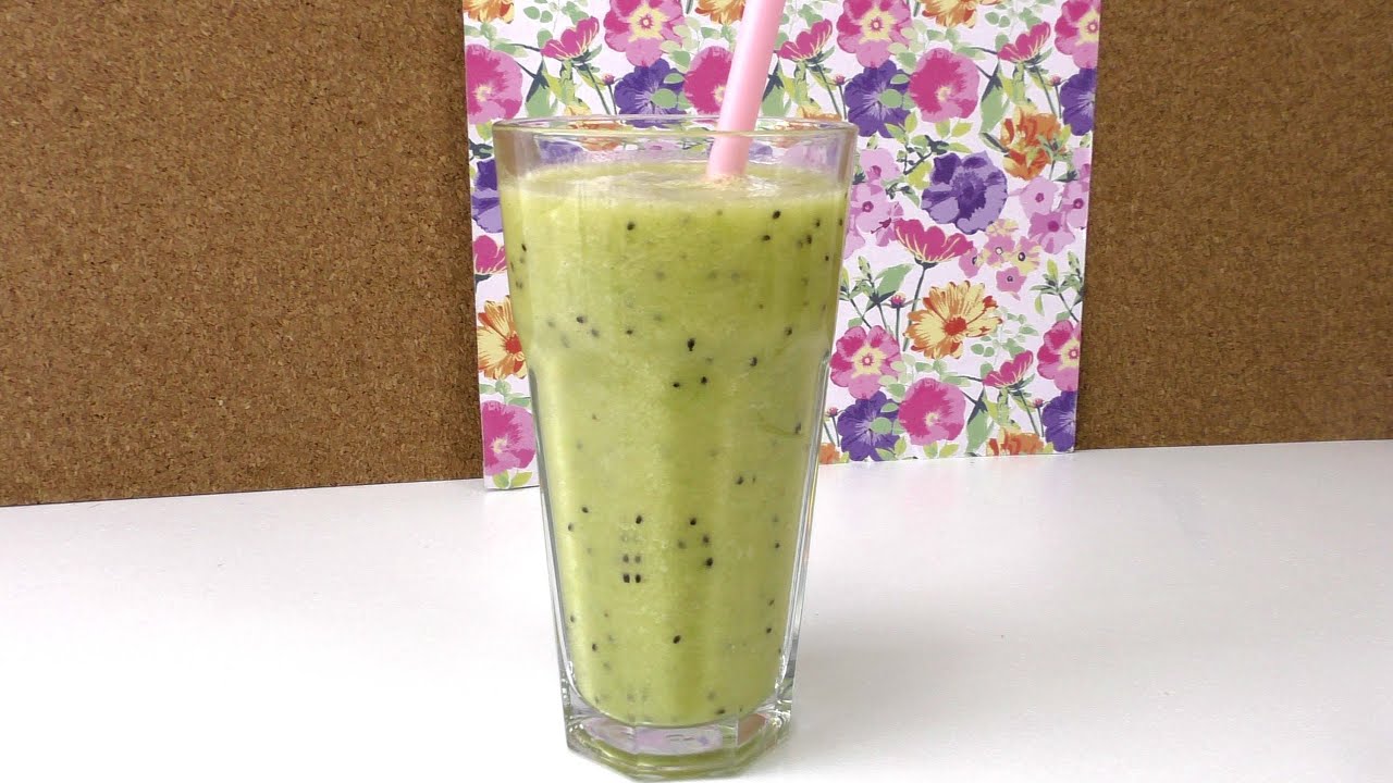 Green Smoothie - Kiwi Shake mit Banane und Orangensaft - gesund ...