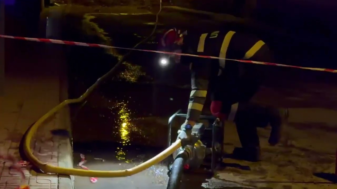 UME impermeabilización de diques y trabajos de achique en las calles de El Robledo