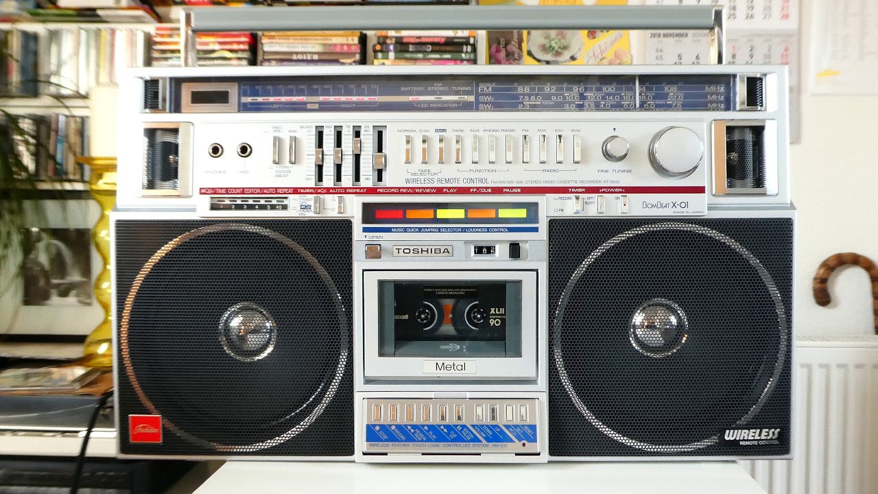 Boombox TOSHIBA RT S933 BomBeat X01 - YouTube