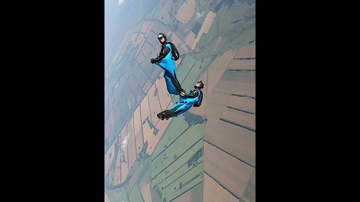 Acrobatic Wingsuit flying
