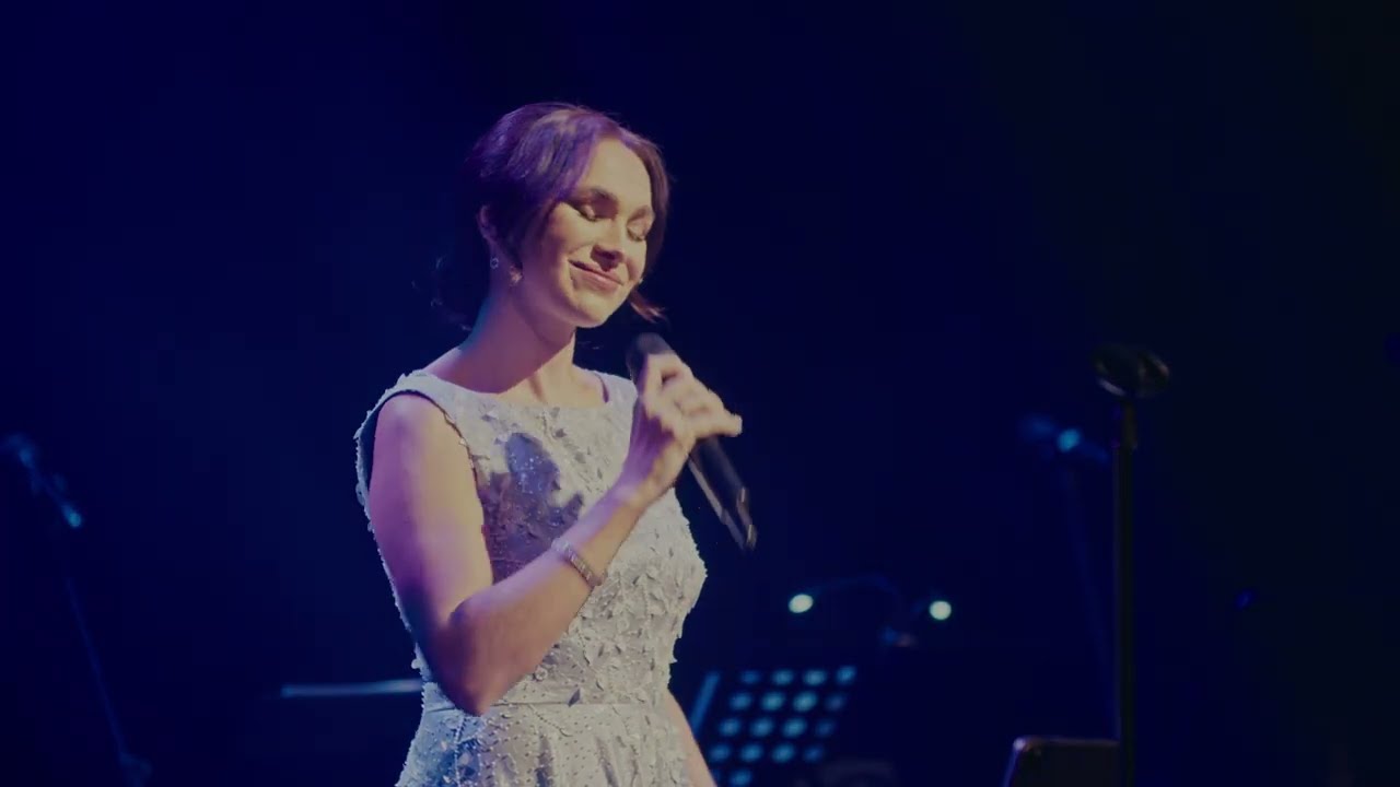 Kamila Nývltová  l Tváří v tvář [LIVE - Official Video]