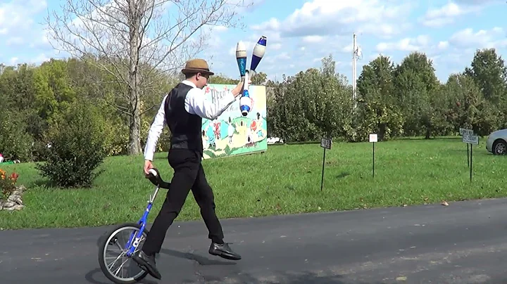 The One Man Circus (Robert LeBoeuf) - Juggling Sho...