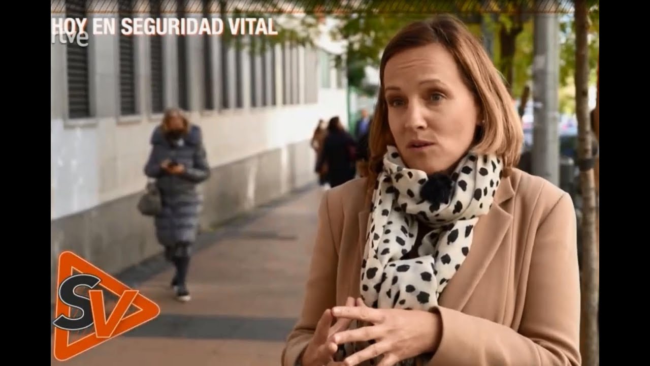 Seguridad Vital (TVE) analiza la señalización de las carreteras con Elena de la Peña (AEC)