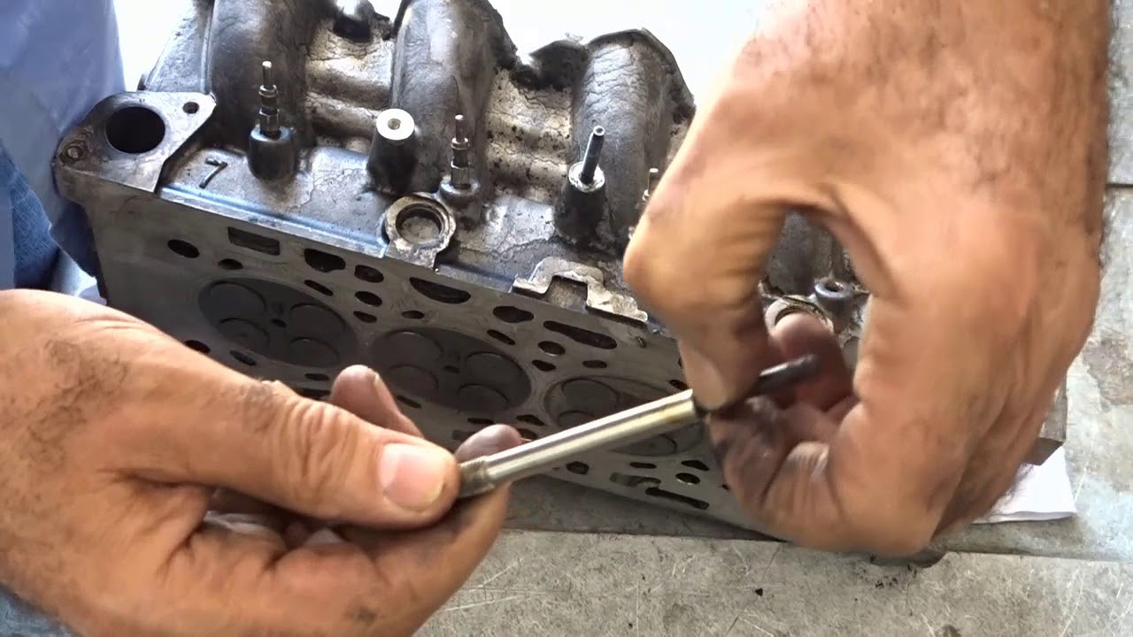 ماذا تفعل إذا انكسرت شمعة الإشعال في مكان تثبيتها في محرك السيارة ؟