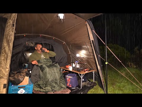Dağda Yağmur Fırtınasında Araba Kampı - OZTent AT4 Hava Çadırı