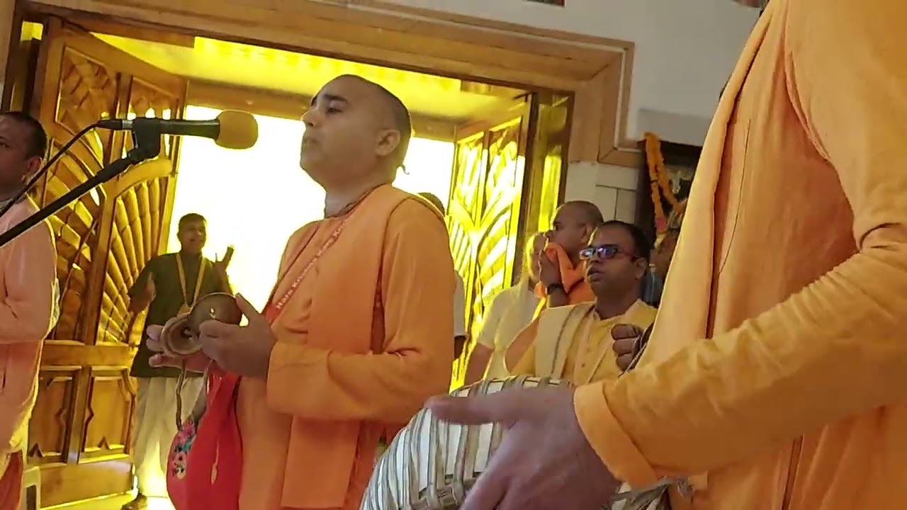guru puja kirtan !Hg Sundar gopal pr