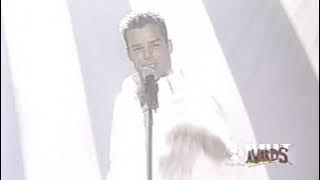 Ricky Martin - Livin La Vida Loca , La Copa de la Vida (The Cup of Life) & Maria (2000 Brit Awards)