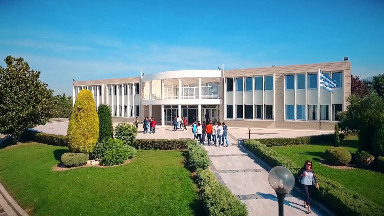 Περιηγηθείτε στο Γυμνάσιο - Λύκειο των Εκπαιδευτηρίων