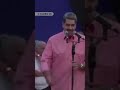 Presidente da Venezuela, Nicolás Maduro, canta Imagine, em apelo pela paz