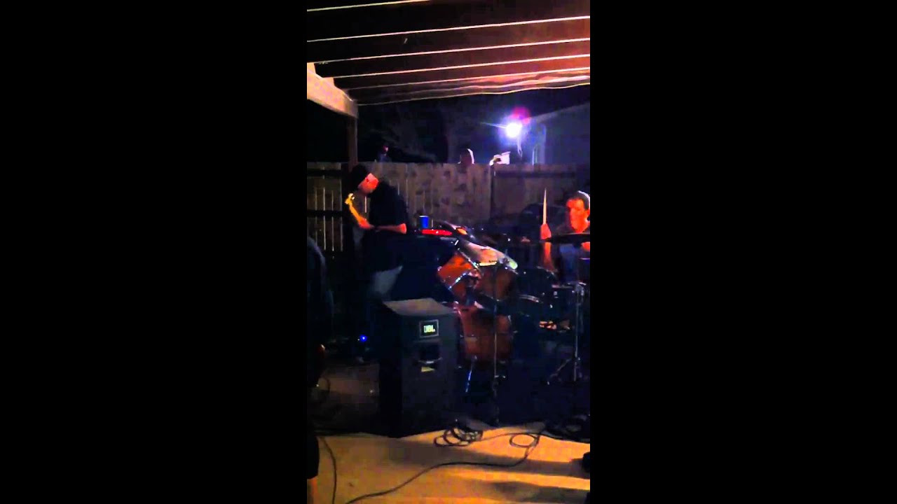 Guarda ME playing with Kitbach Dabren, Tse Tse Fly su YouTube Guarda ME playing with Kitbach Dabren, Tse Tse Fly su YouTube
