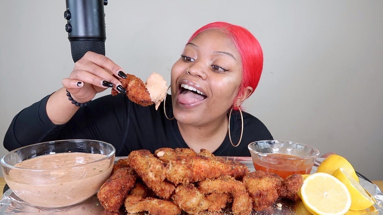 DEEP FRIED PRAWNS, KING CRAB LEG, AND LOBSTER MUKBANG/ SEAFOOD BOIL W/ QuttieQue Sauce