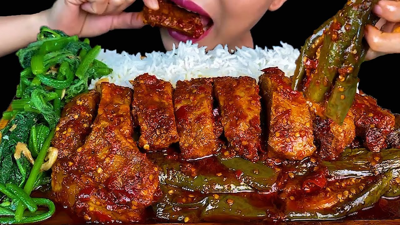 EATING SPICY FOOD||SPICY PORK RIB CURRY, SPICY THAI EGGPLANTS CURRY & WHITE RICE