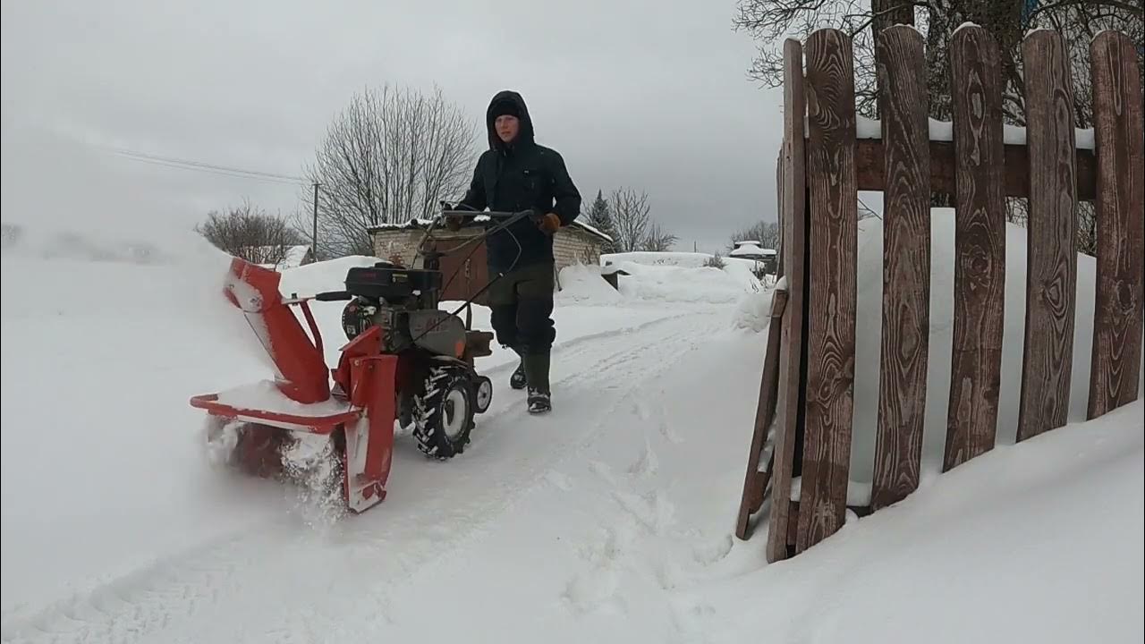 Насадка снегоуборщик на мотоблок.Чищу снег в деревне. - YouTube