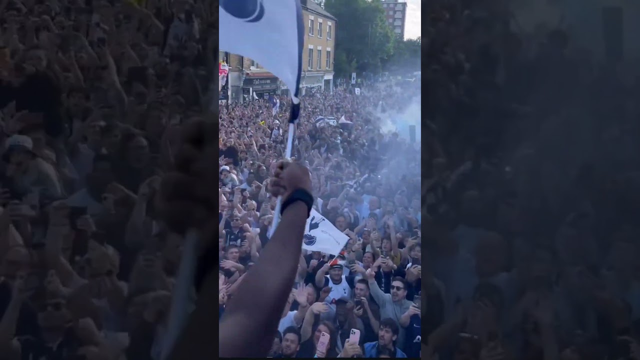 AMAZING SCENES: THE TOTTENHAM HOTSPUR FANS AT THE TROPHY PARADE