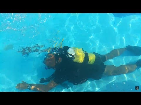 تعليم السباحة والغوص محاظره عن امراض الغوص وعمل طفو على النفس