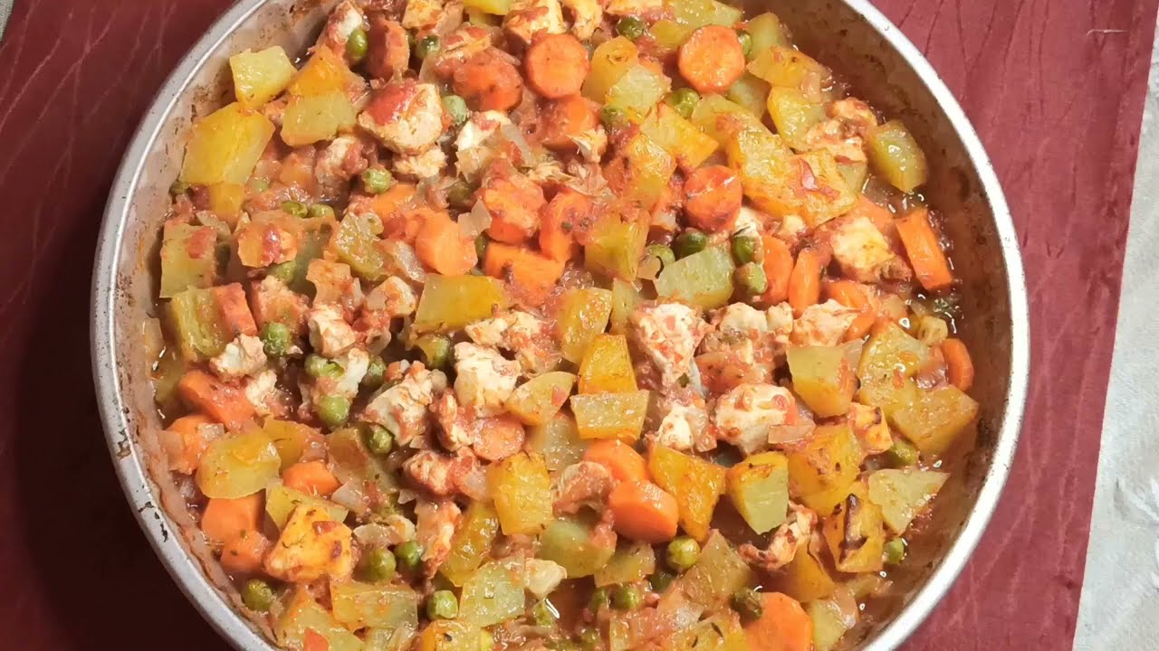 Tavuklu , havuçlu , bezelyeli patates yemeği – en pratik en kolay ana yemek