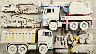 Temukan Mobil Mainan Terkubur dan Membersihkan Truk Besar Dumptruk, Truk Crane Besar, Excavator Beko