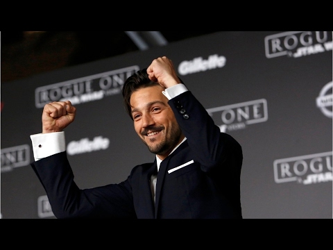 Latinos brillarán en los Golden Globes newspaper mockup