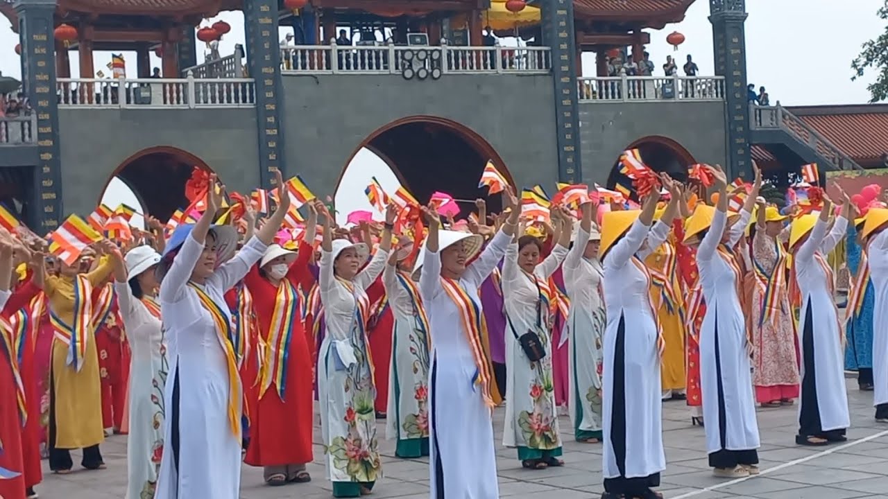 MÚA ĐỒNG DIỄN KỶ NIỆM ,NGÀY ĐỨC PHẬT ĐẢN SINH, TẠI CHÙA BA VÀNG.!