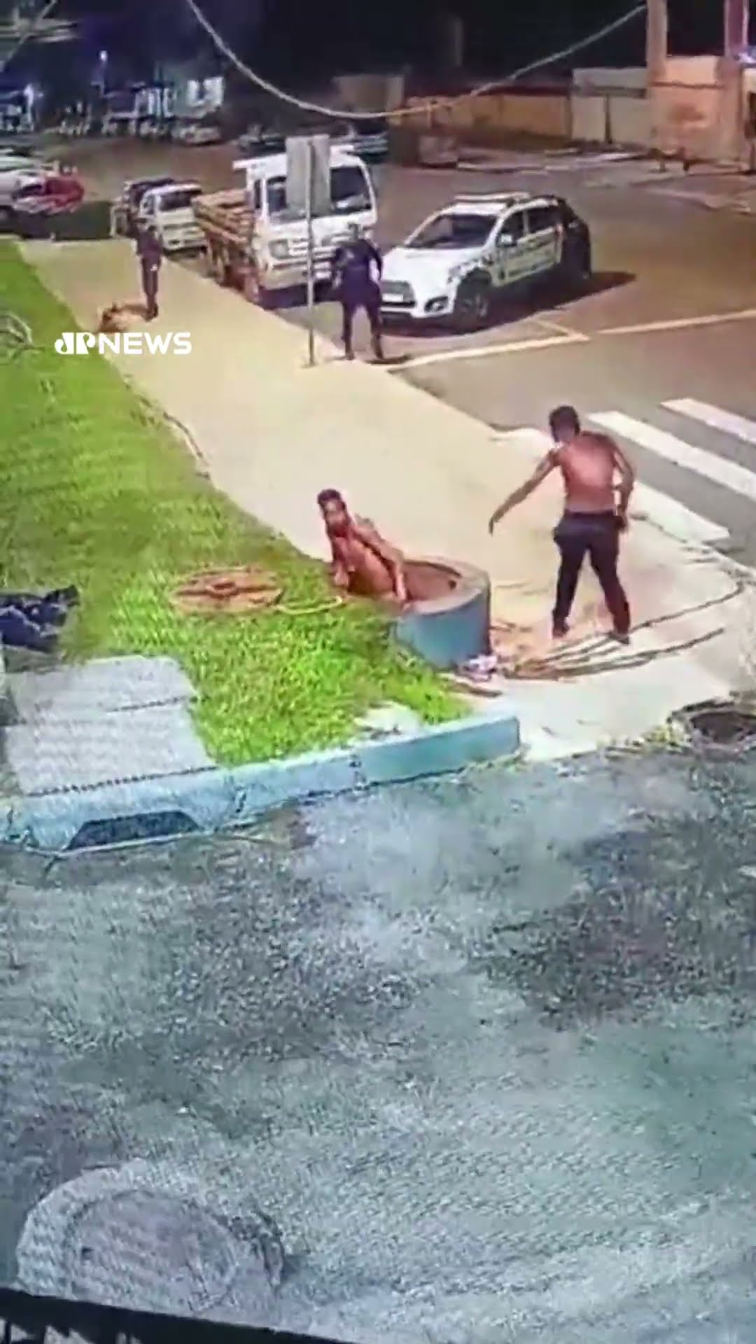Trio é preso enquanto furtava cabos telefônicos no DF; assista