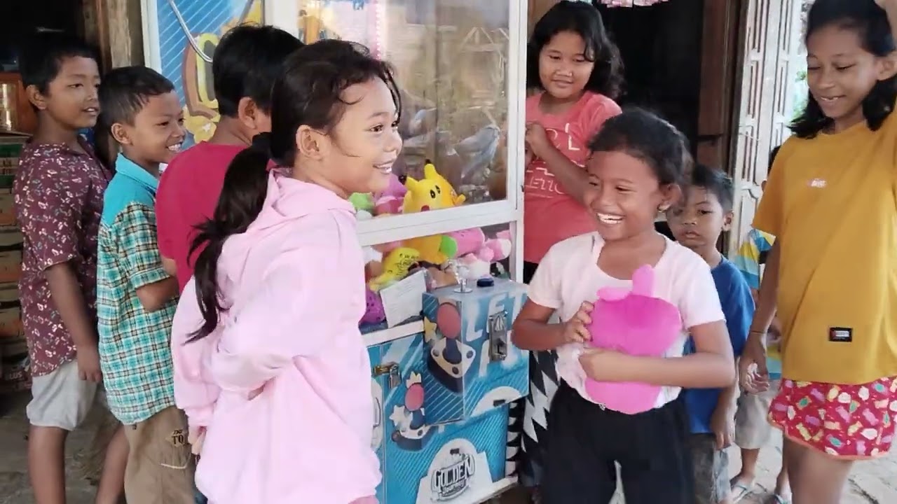 KESERUAN BERMAIN CAPIT BONEKA