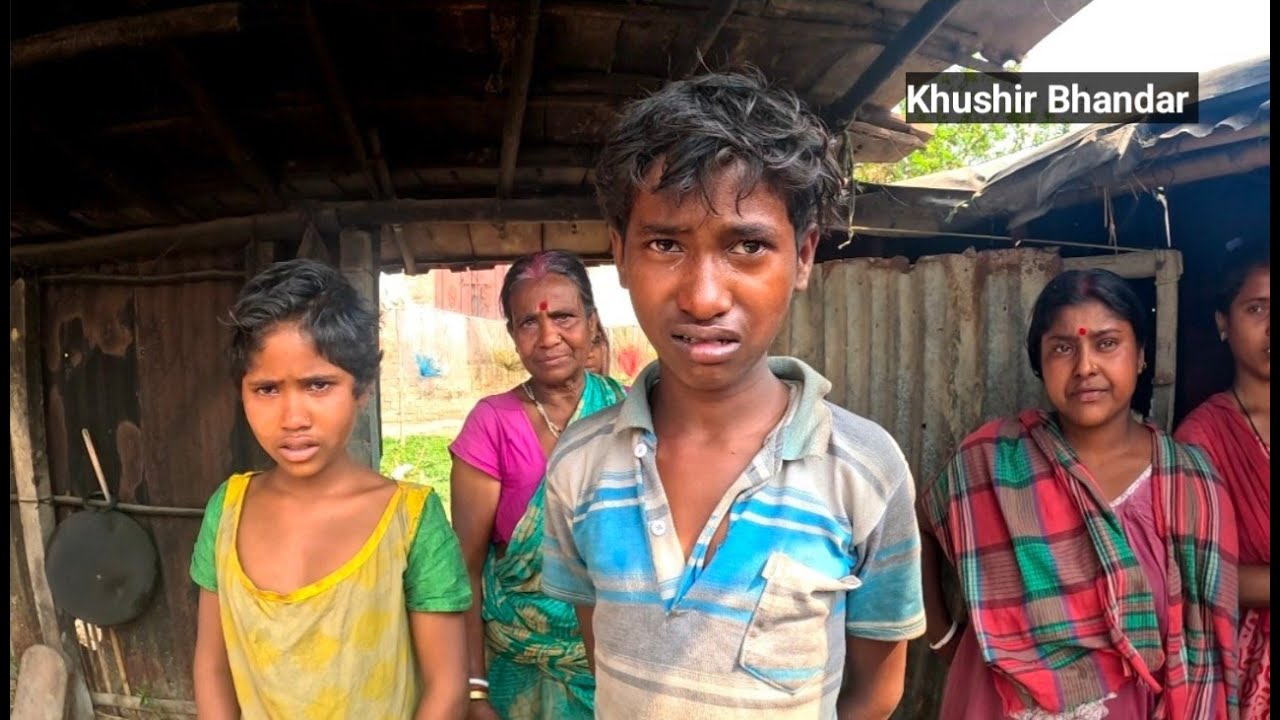 বড় দিদি যখন মায়ের দায়িত্ব পালন করে।