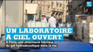 Coronavirus : à Paris, une pharmacie fabrique du gel hydroalcoolique dans la rue