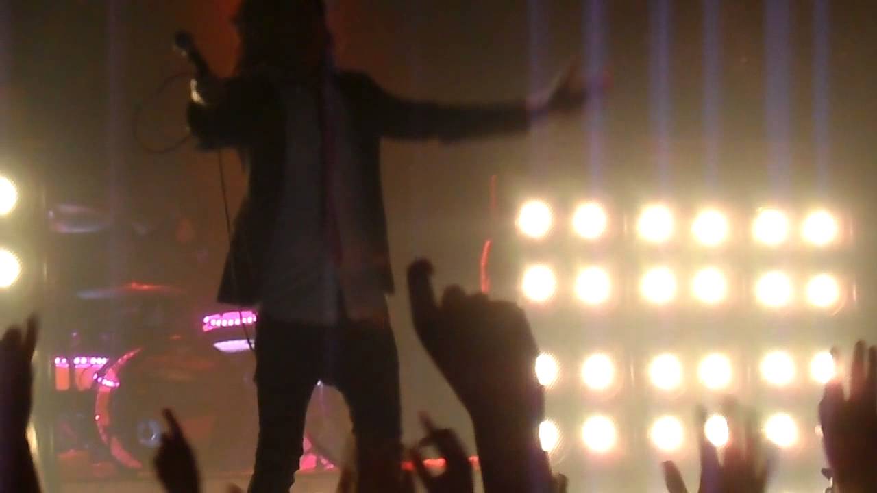 Falling In Reverse - Sink Or Swim (live)