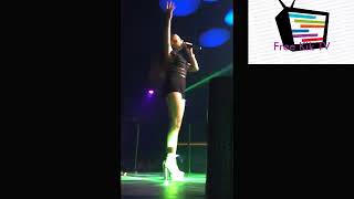 Merve Özbey Hari̇ka Çok İ Bacaklar Kisacik Şortuyla