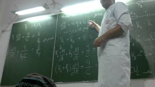 شريفي- باكالوريا - فيزياء - الوحدة 03 "الظواهر الكهربائية RC" : تمرين 07سلسلة 06 مقطع 01