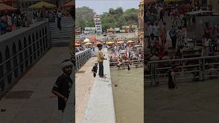 🍌🥥🔥coconut catch video Haridwar Ganga river har ki paudi #shorts #haridwar #coconut #coconutcatch