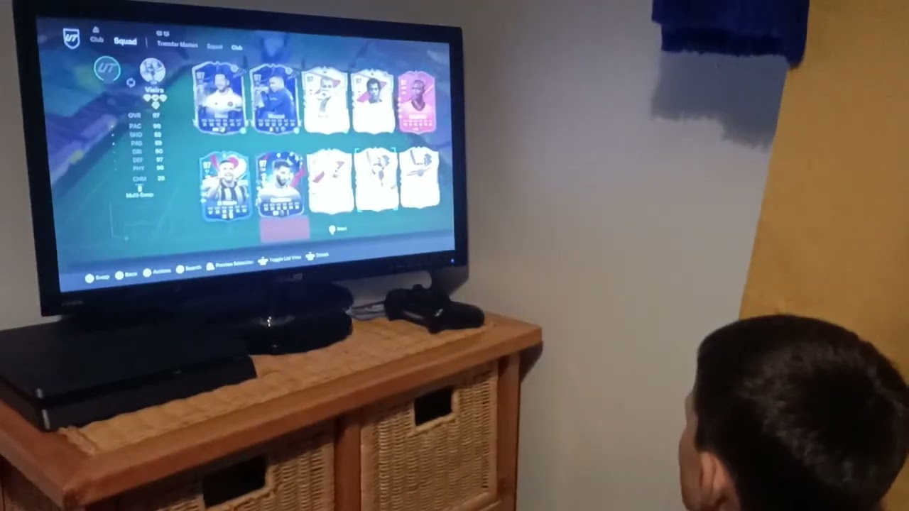 Squad Builder Challenge going into a game on FC24