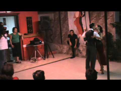 Gonzalo Angeles y Nathalia Peña Muñoz en Pizza Piola - mayo 2011