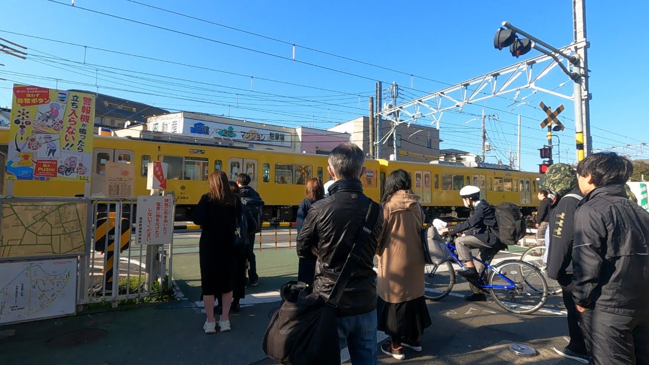 地下化で撤去予定西武新宿線沼袋第1号踏切朝ラッシュ時の開かずの踏切の様子