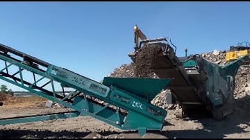Powerscreen 320 Trakpactor crushing concrete
