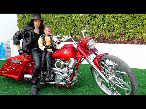 ولاد اپنے والد کی طرح ایک ٹھنڈی موٹر سائیکل چاہتا ہے۔