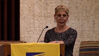 Rabbi Vivie Mayer Offers the Closing Prayer